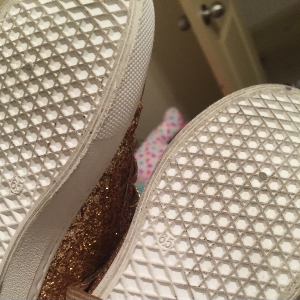 Shoes - Picture 6 of 6